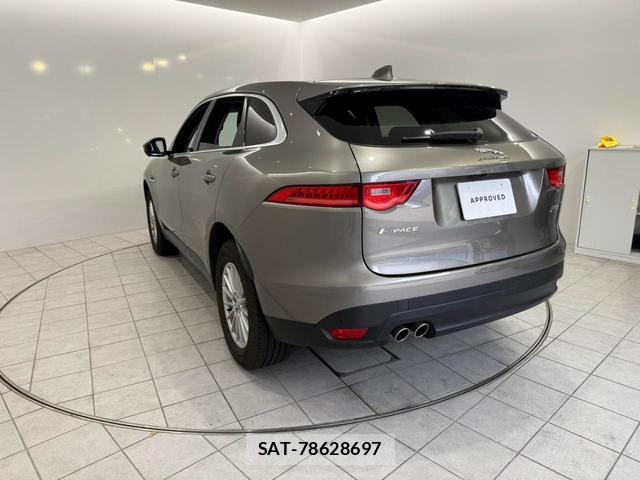Jaguar F-PACE 2018-03 7795496-5