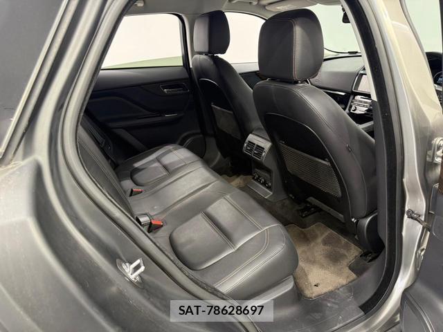 Jaguar F-PACE 2018-03 7795496-7
