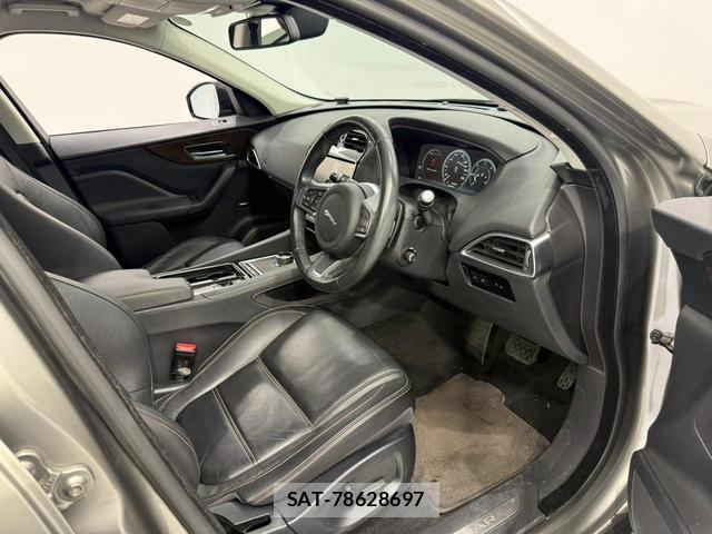Jaguar F-PACE 2018-03 7795496-8