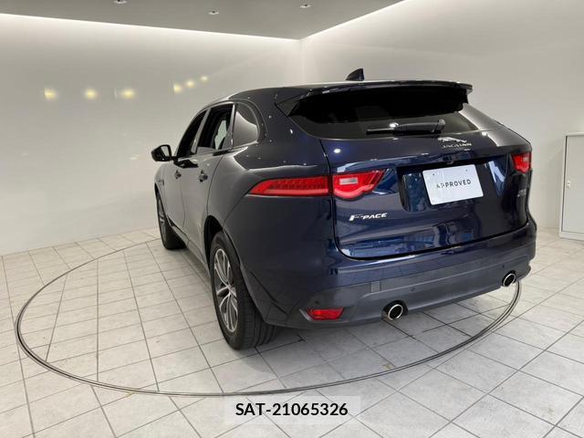 Jaguar F-PACE 2017-06 7795498-5