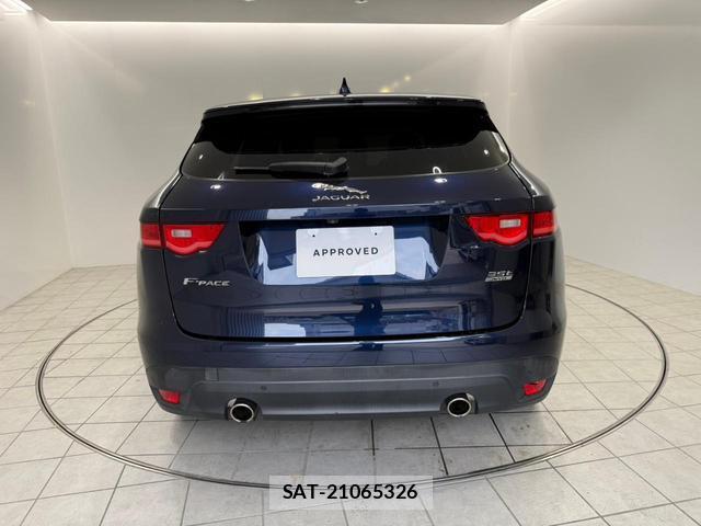 Jaguar F-PACE 2017-06 7795498-6