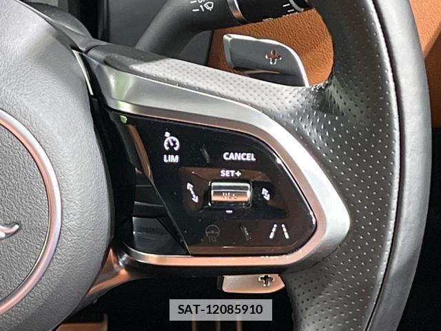 Jaguar F-PACE 2022-09 7799002-6