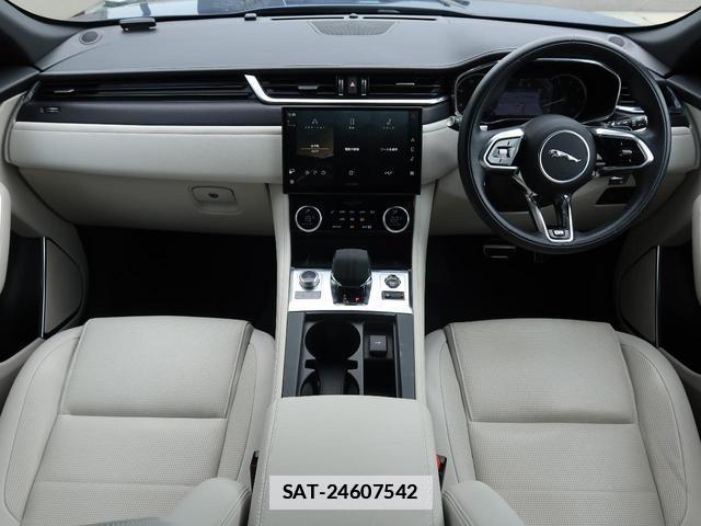 Jaguar F-PACE 2022-11 7799088-1