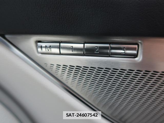 Jaguar F-PACE 2022-11 7799088-10