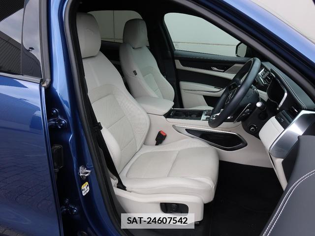 Jaguar F-PACE 2022-11 7799088-16