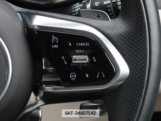 Jaguar F-PACE 2022-11 7799088-4