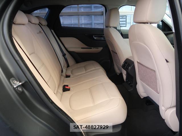 Jaguar F-PACE 2016-08 7799625-12