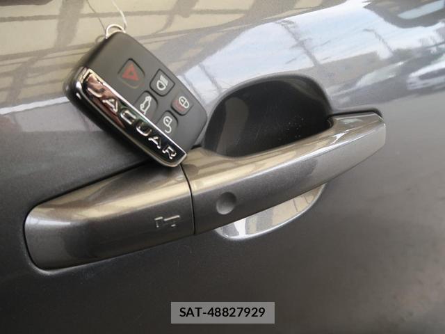 Jaguar F-PACE 2016-08 7799625-3
