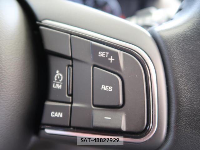 Jaguar F-PACE 2016-08 7799625-7