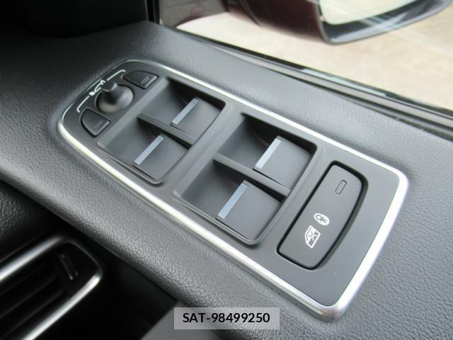 Jaguar F-PACE 2017-03 7802675-10