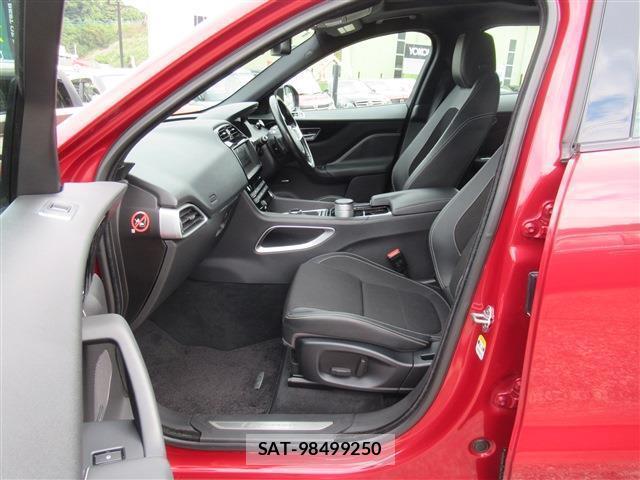 Jaguar F-PACE 2017-03 7802675-18