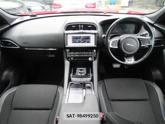 Jaguar F-PACE 2017-03 7802675-3