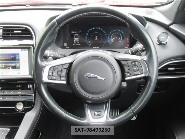 Jaguar F-PACE 2017-03 7802675-4