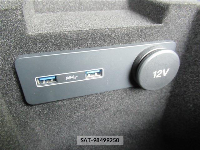Jaguar F-PACE 2017-03 7802675-8