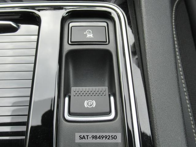 Jaguar F-PACE 2017-03 7802675-9