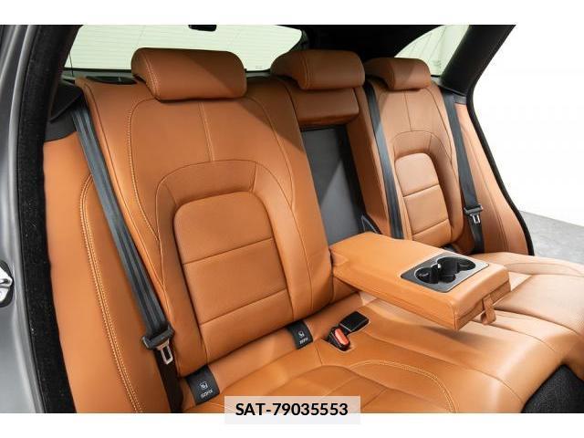 Jaguar F-PACE 2021-04 7807051-14