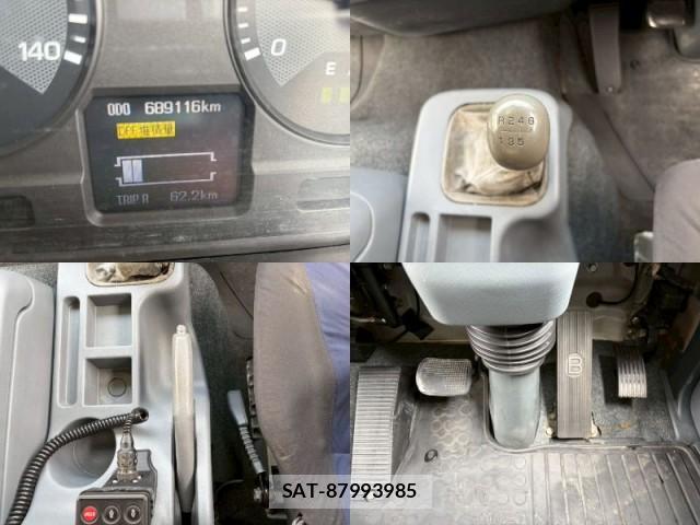 MITSUBISHI FUSO Fighter 2013-08 7805643-18