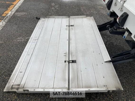 MITSUBISHI FUSO Fighter 2021 7808098-18