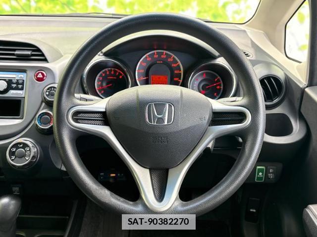 Honda FIT 2013-07 7808865-10