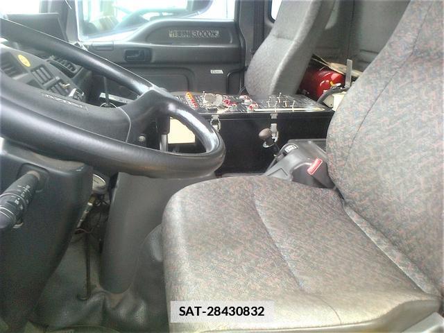 Isuzu FORWARD 2004-01 7798392-4