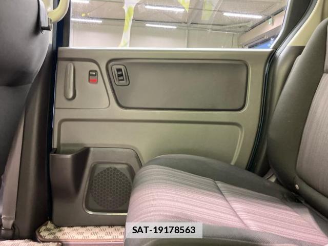 Honda FREED 2018-02 7811003-4