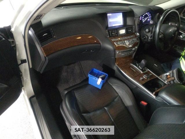 Nissan FUGA 2017-08 7801421-2