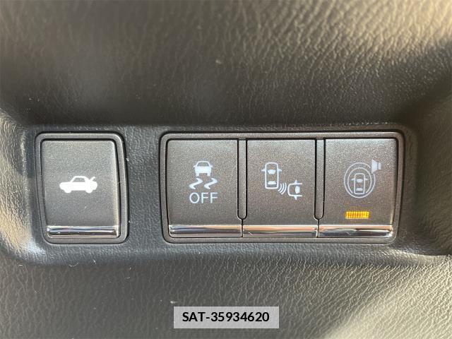 Nissan FUGA 2016-08 7807022-19