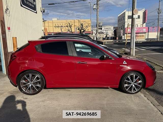 ALFA ROMEO GIULIETTA 2017-03 7797160-11