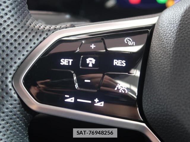 VolksWagen GOLF GTI 2023-02 7796045-7