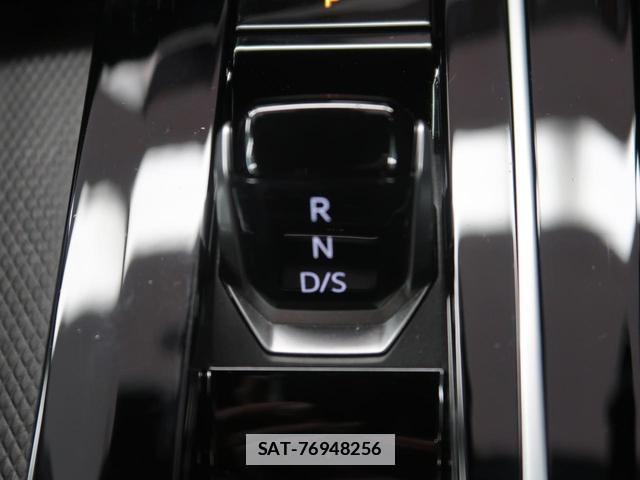 VolksWagen GOLF GTI 2023-02 7796045-9