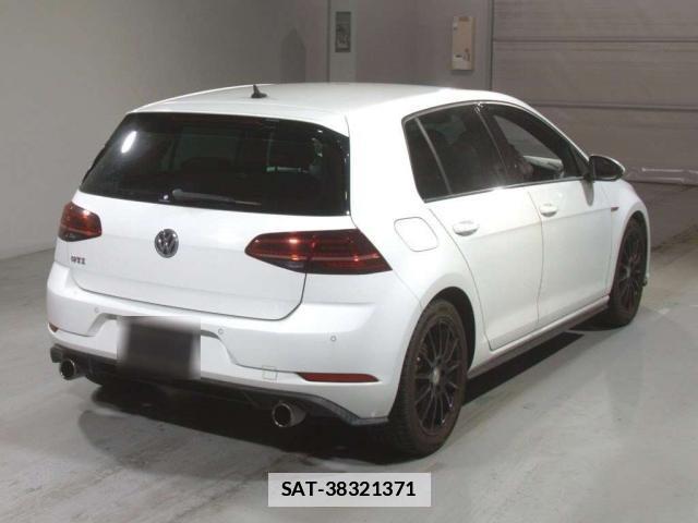 VolksWagen GOLF GTI 2018-09 7810410-1