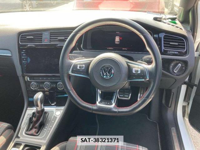 VolksWagen GOLF GTI 2018-09 7810410-2
