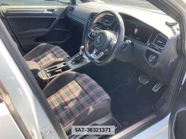 VolksWagen GOLF GTI 2018-09 7810410-5
