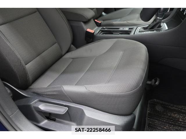 VolksWagen GOLF VARIANT 2019-07 7793196-12