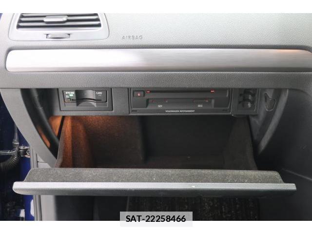 VolksWagen GOLF VARIANT 2019-07 7793196-13
