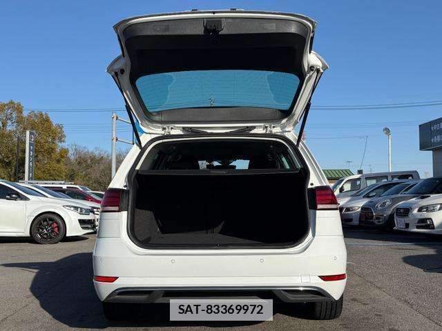VolksWagen GOLF VARIANT 2020-03 7808782-14