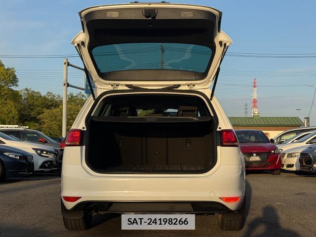 VolksWagen GOLF VARIANT 2017-03 7808804-14
