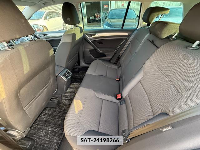 VolksWagen GOLF VARIANT 2017-03 7808804-17
