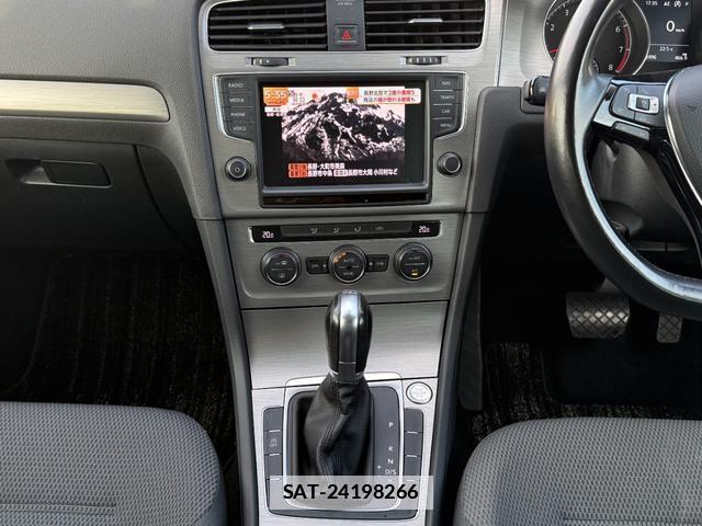 VolksWagen GOLF VARIANT 2017-03 7808804-19