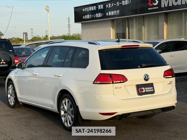VolksWagen GOLF VARIANT 2017-03 7808804-9