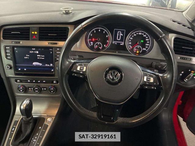 VolksWagen GOLF VARIANT 2017-03 7810421-2