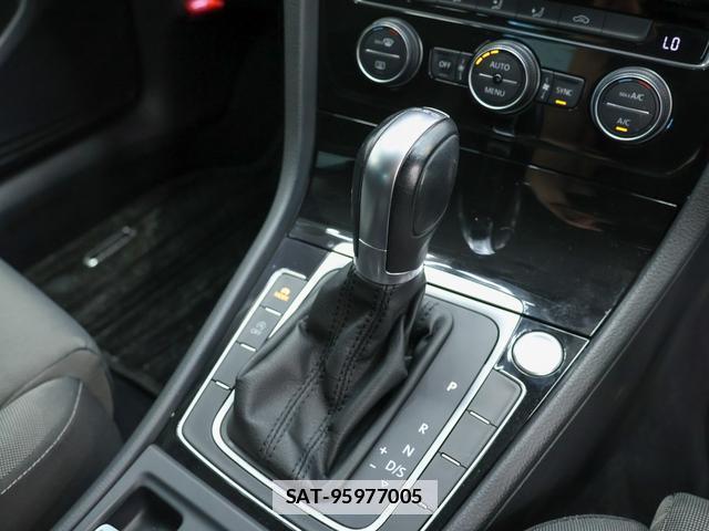 VolksWagen GOLF 2018-03 7794318-16