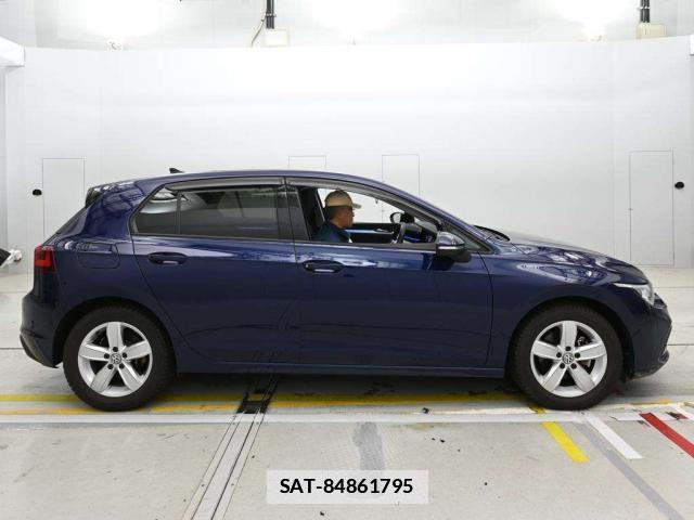 VolksWagen GOLF 2022-04 7810954-3