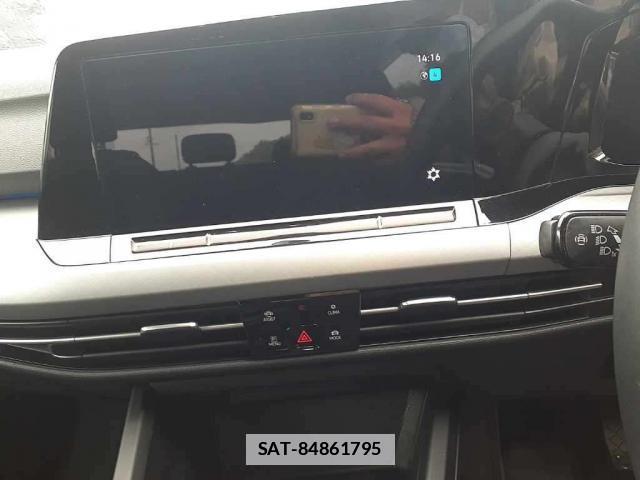 VolksWagen GOLF 2022-04 7810954-4