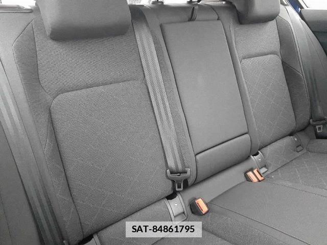 VolksWagen GOLF 2022-04 7810954-5