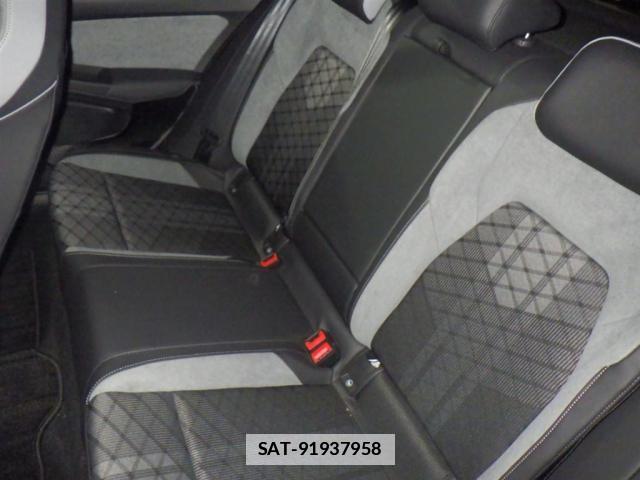 VolksWagen GOLF 2021-10 7810963-3