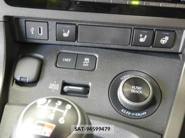 Toyota Gr Yaris 2025-05 7810832-10
