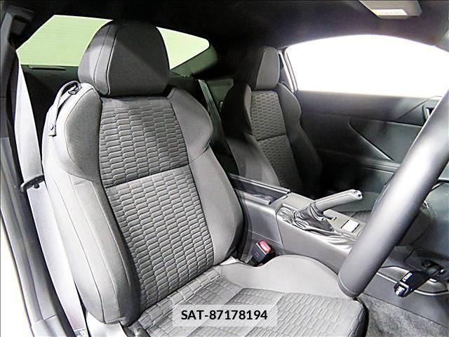 Toyota GR86 2025-10 7802875-11