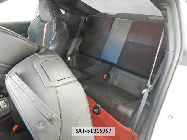 Toyota GR86 2022-12 7810755-17