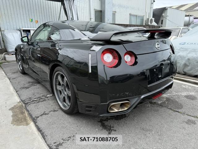 Nissan GT-R 2013-06 7803765-1